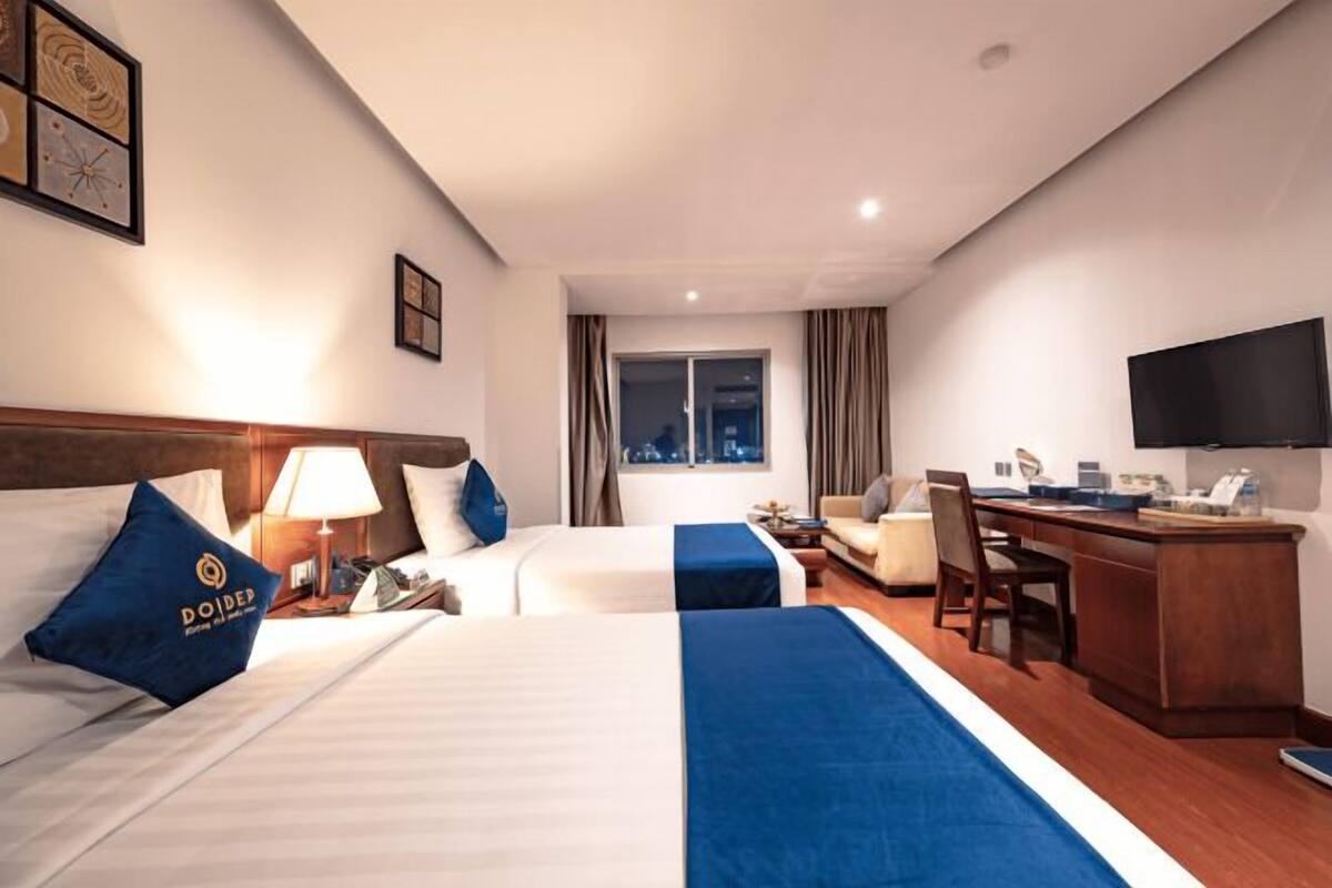 Premium bedding, down duvets, minibar, in-room safe