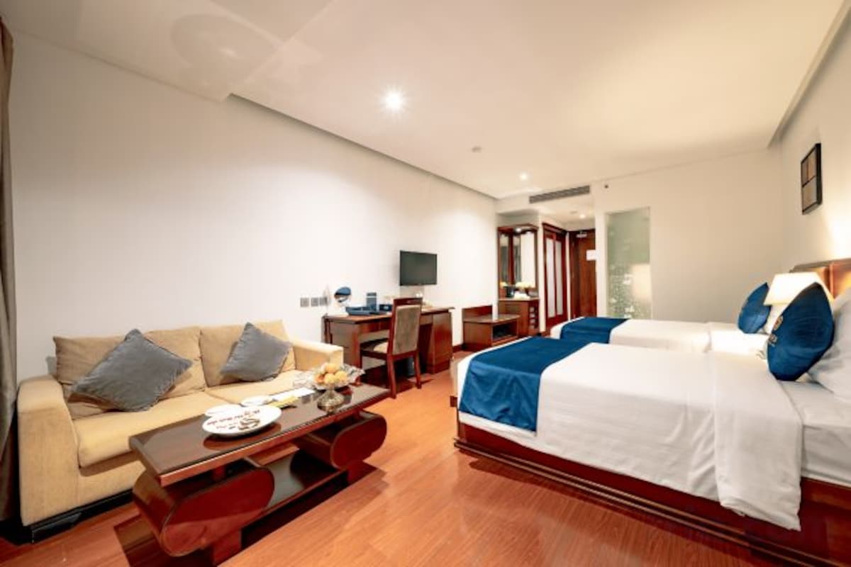 Premium bedding, down comforters, minibar, in-room safe