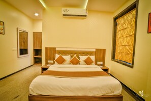 In-room safe, desk, soundproofing, free WiFi - Royal View Hotel (Jaipur)