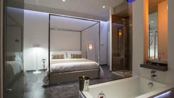 Doppia Deluxe | Minibar, una cassaforte in camera, una scrivania, tende oscuranti