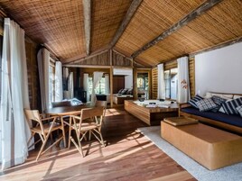 Minibar, escritorio, cortinas blackout y wifi gratis 