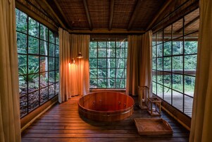 Minibar, escritorio, cortinas blackout y wifi gratis 