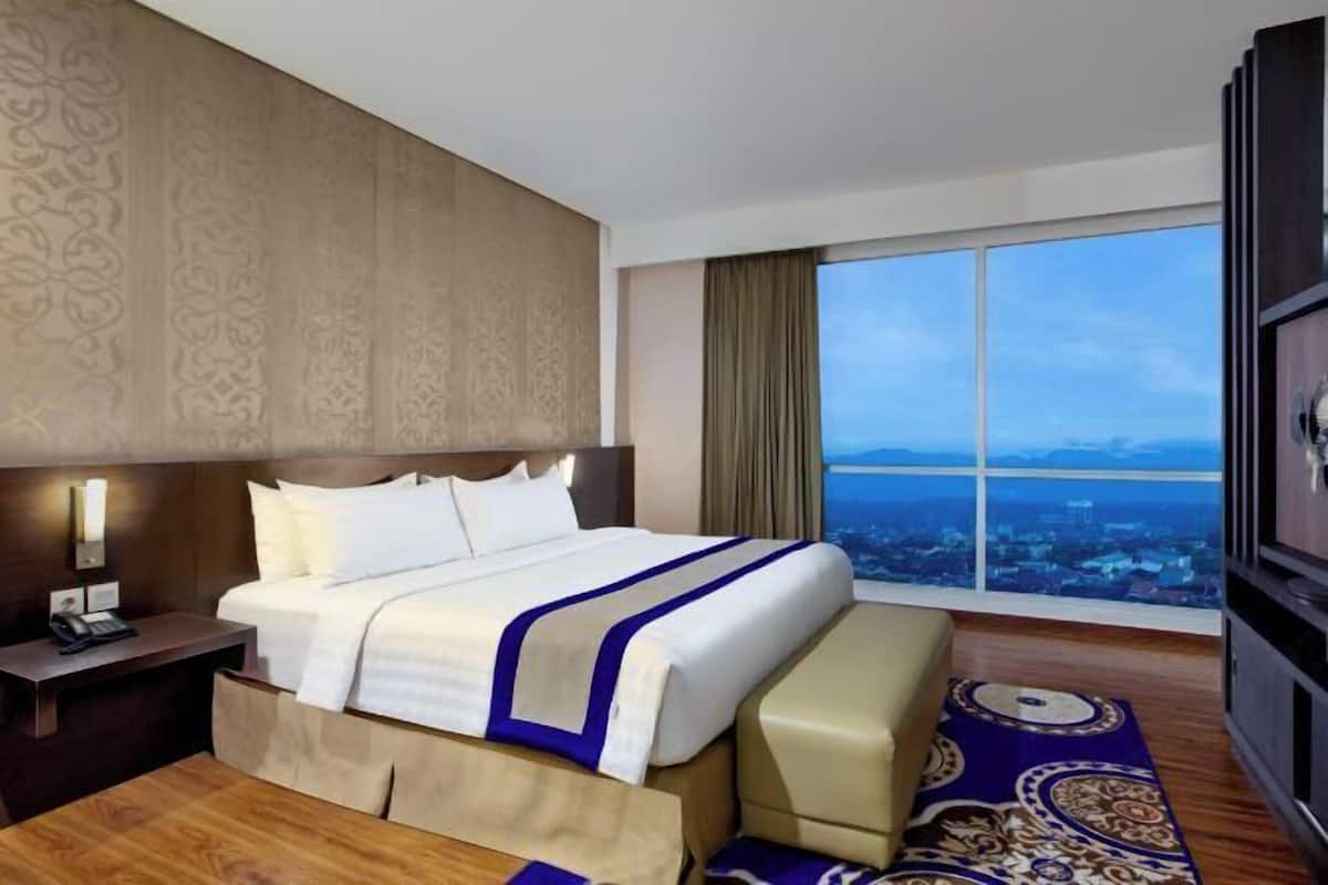 Minibar, in-room safe, desk, soundproofing