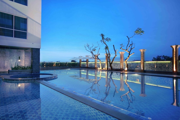 AuĂenpool, LiegestĂŒhle