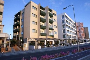 Exterior - Costantiana Beach Hotel Apts (Larnaca)