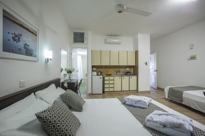 Costantiana Beach Hotel Apts