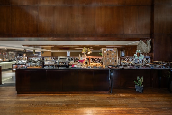 Buffet breakfast on weekdays (IDR 180000 per person)