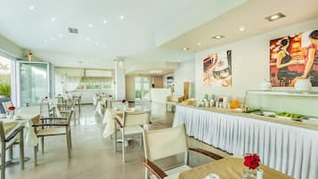 Free daily buffet breakfast