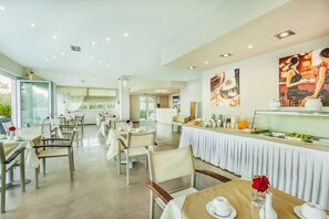 Free daily buffet breakfast - Anna Hotel (Kassandra)