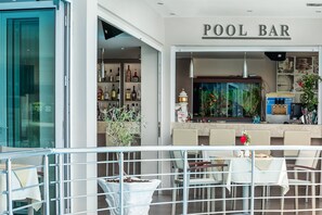Bar accanto alla piscina