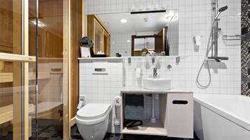 Suite, 1 King Bed, Non Smoking, Balcony (with Sofabed) | Bathroom