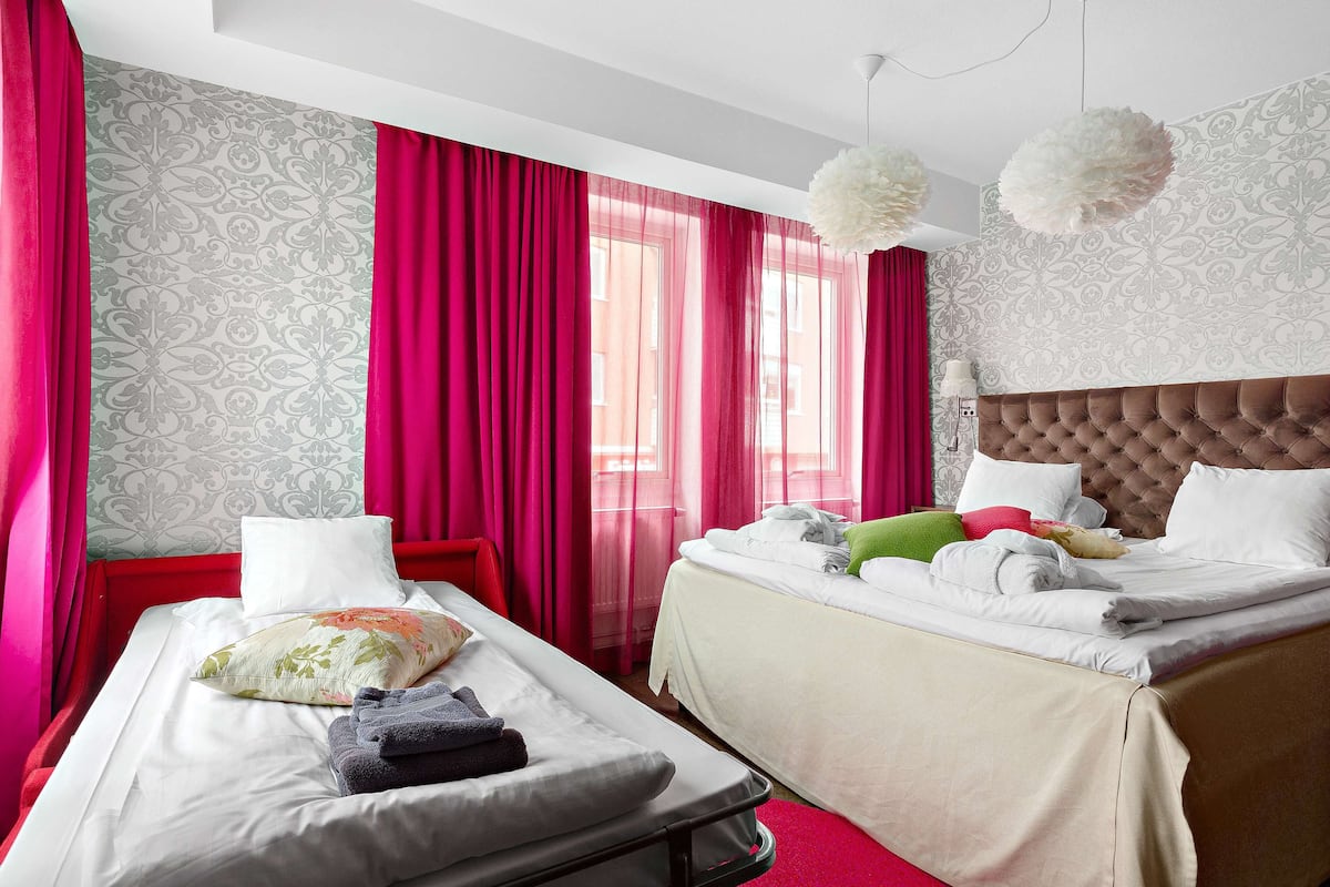 Superior Suite, 1 King Bed, Non Smoking | Premium bedding, blackout curtains, free cots/infant beds, rollaway beds