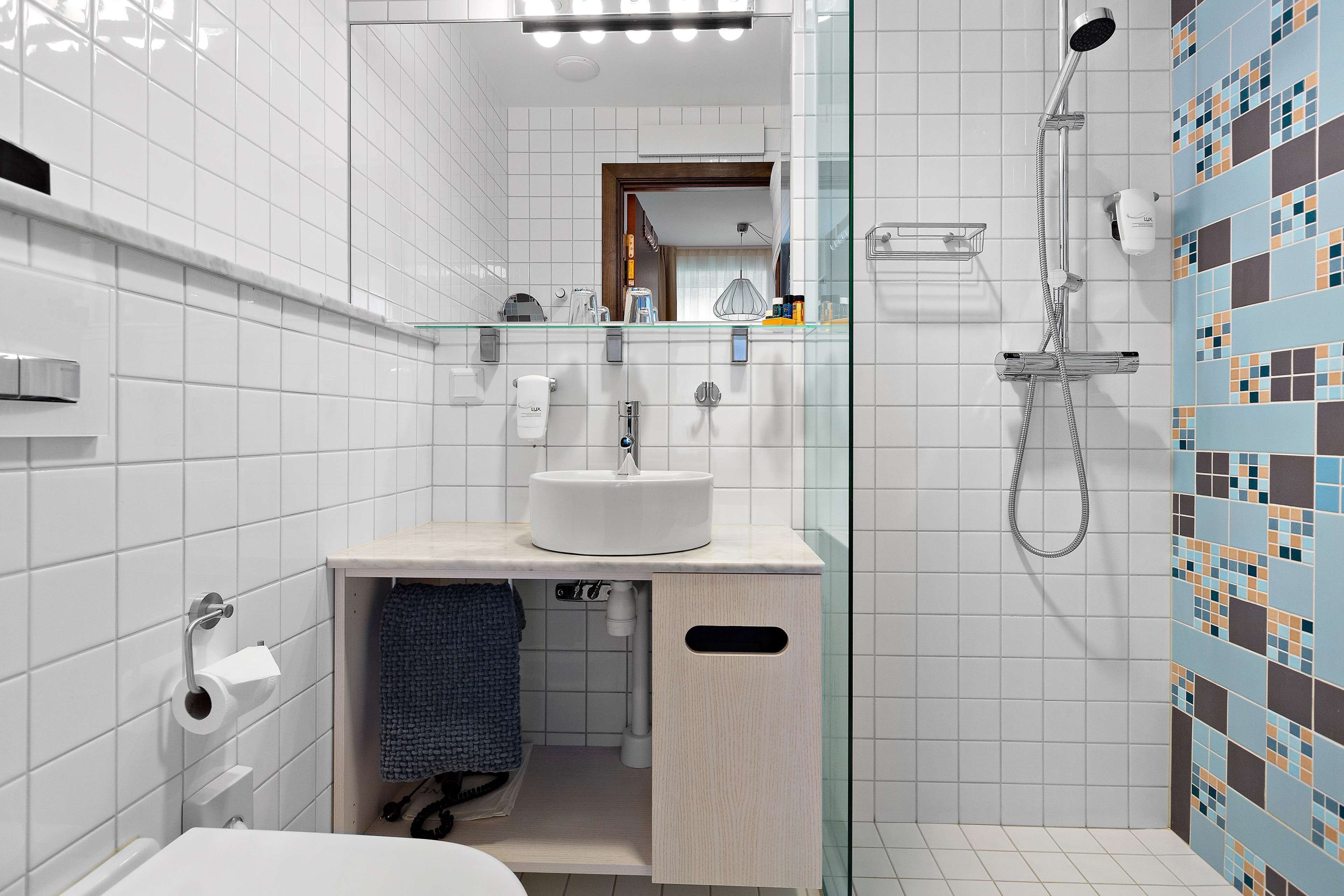 shower, hair dryer, heated floors, towels