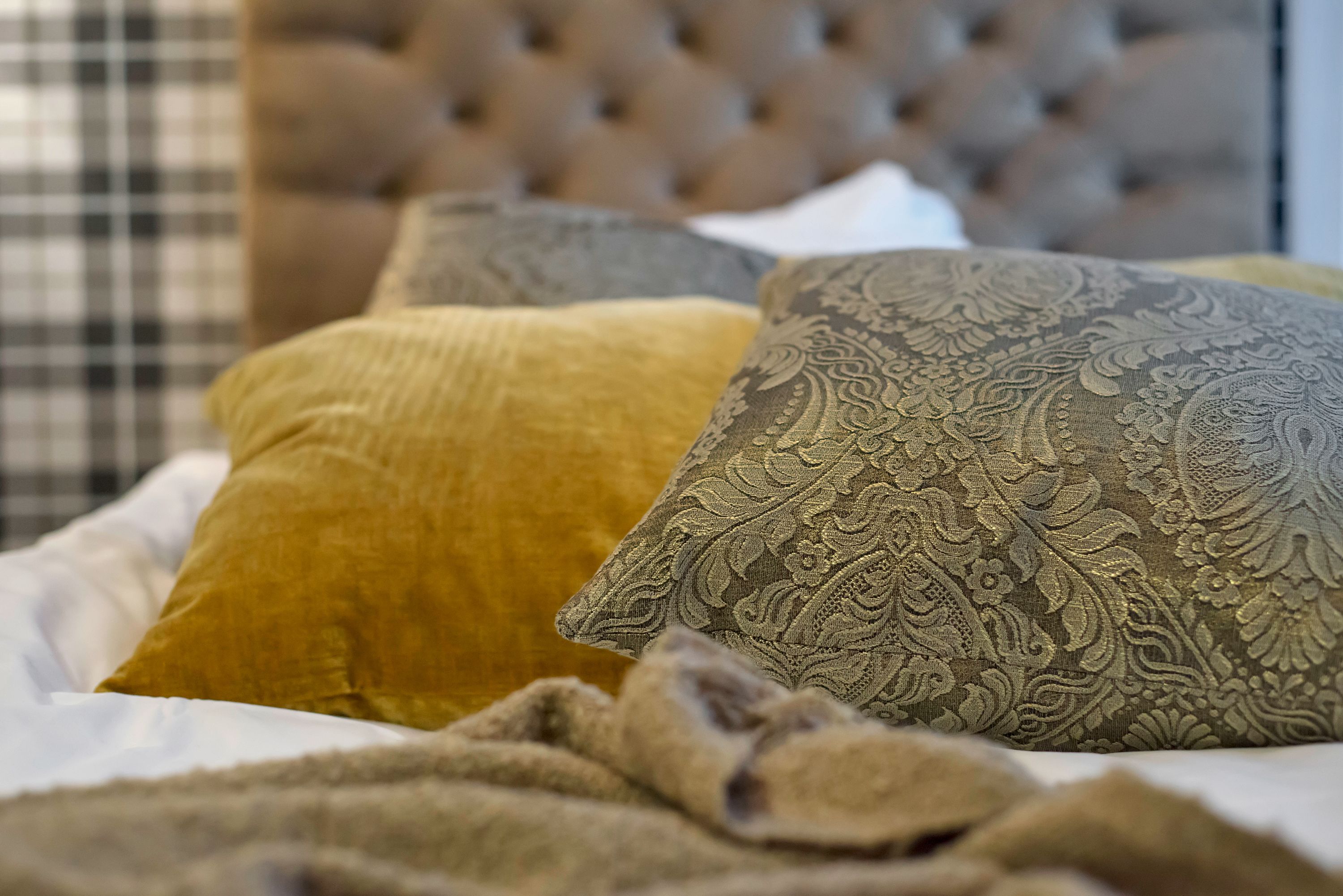 1 bedroom, premium bedding, blackout curtains, free cots/infant beds