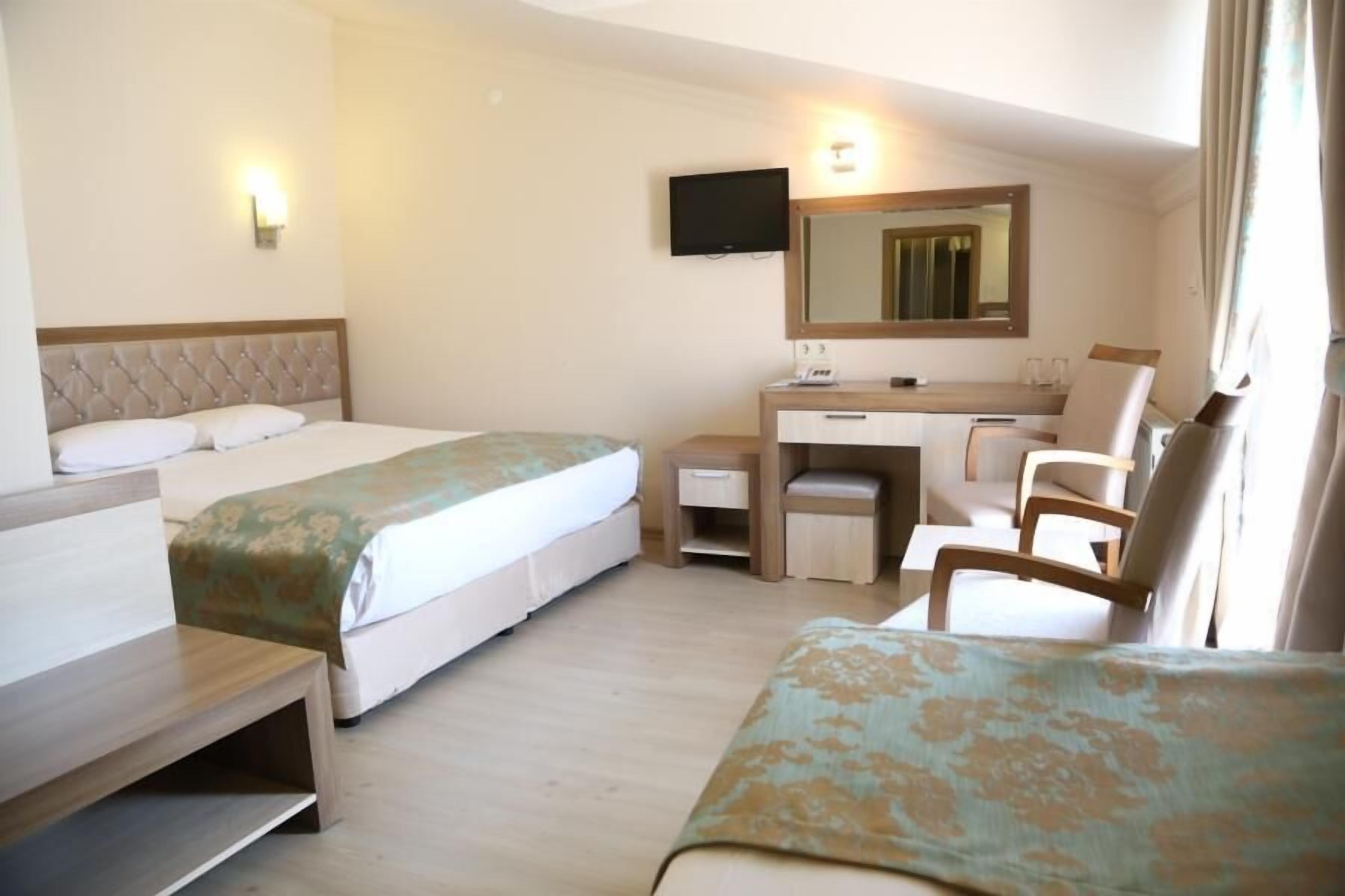 Minibar, in-room safe, free WiFi