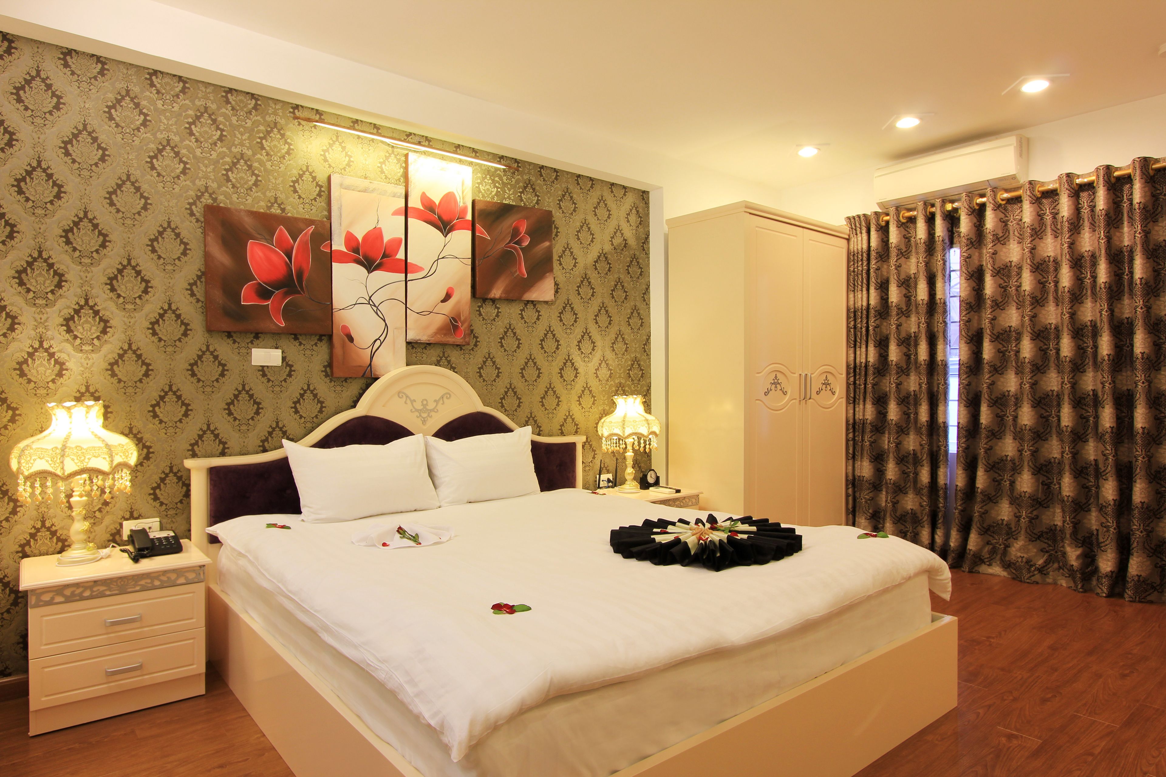 minibar, in-room safe, desk, soundproofing