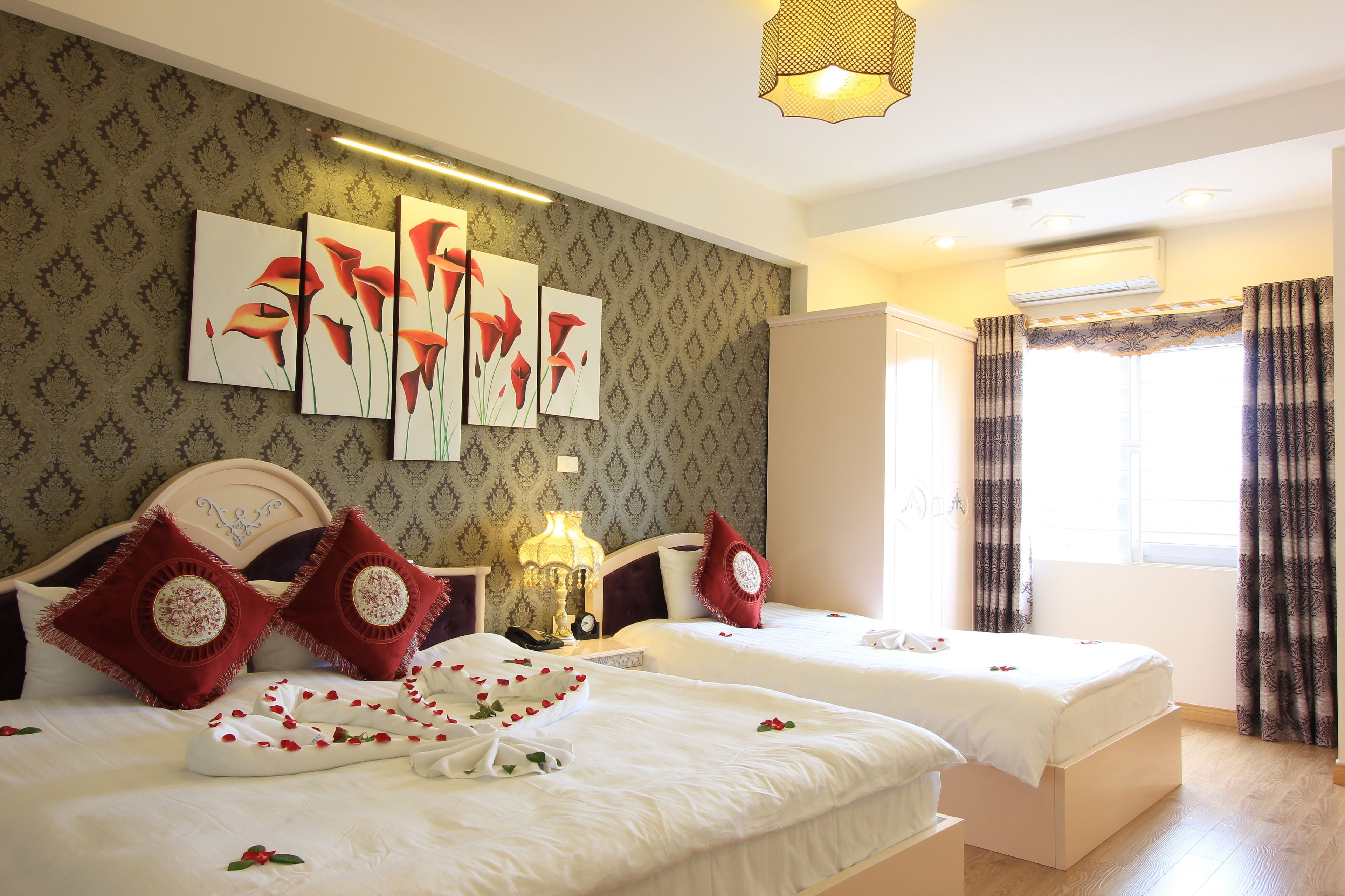 Minibar, coffres-forts dans les chambres, bureau, chambres insonorisées