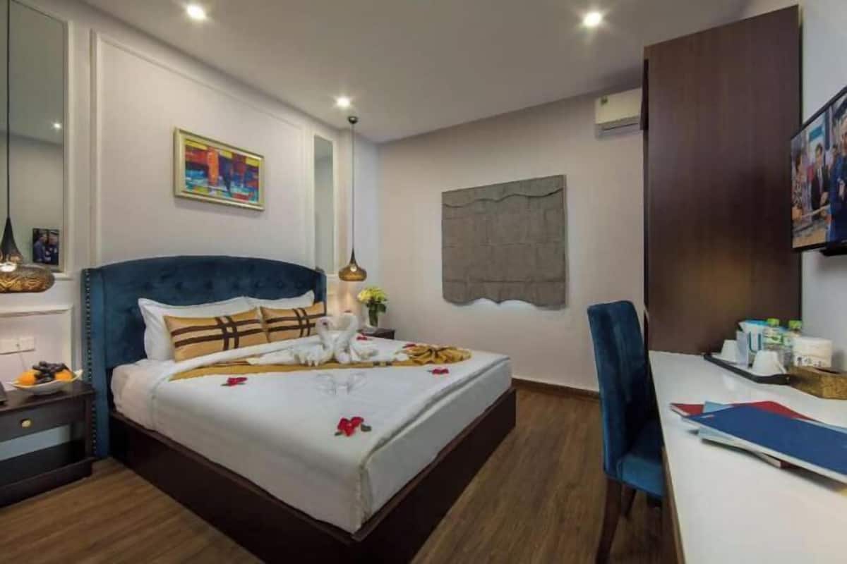 Minibar, in-room safe, desk, soundproofing