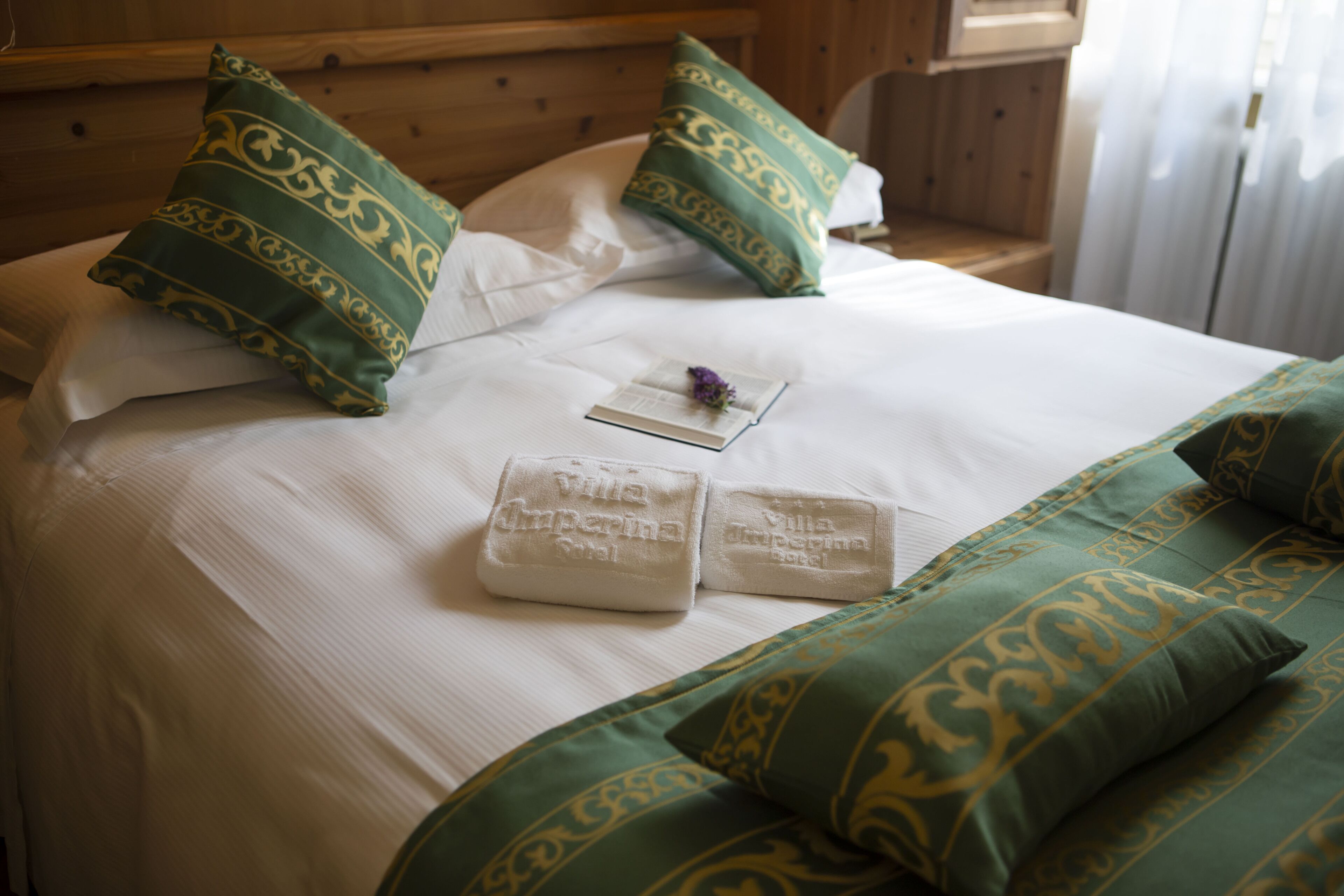 economy room, 1 large single bed | minibar, in-room safe, desk, blackout curtains