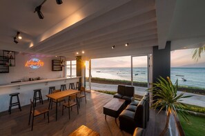 Bar (on property) - Kristal Hotel Kupang (Kupang)
