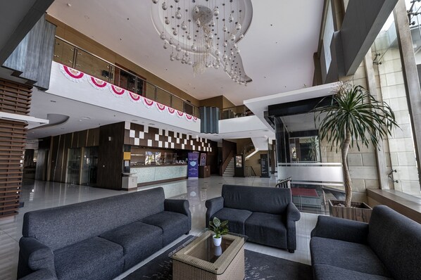 Lobby sitting area - Kristal Hotel Kupang (Kupang)