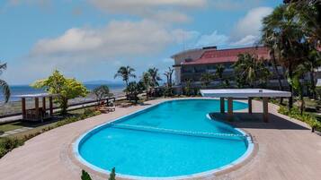 Außenpool, Liegestühle