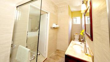 Superior Room, 1 Bedroom, Balcony, Mountainside | Bathroom | Shower, free toiletries, towels, soap