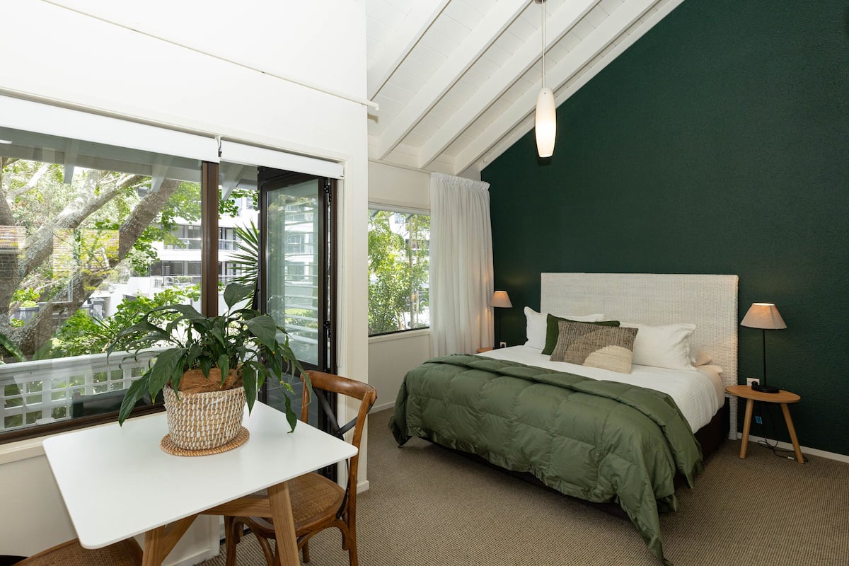 Caja de seguridad en la habitación y decoración personalizada