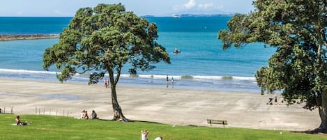 Vlak bij het strand