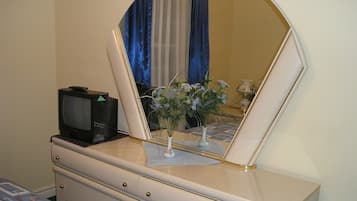 Superior Suite, 1 Bedroom, Garden View (Domino Suite) | 2 bedrooms, individually decorated, individually furnished