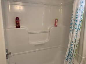 2 habitaciones, decoración personalizada y muebles diferentes 