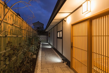 Modern Premium Suite, Garden View (90sqm) | 1 bedroom, in-room safe, free WiFi, bed sheets