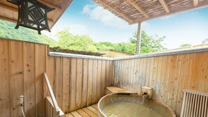 A wooden sauna with a wooden bench, a wooden bucket, and a wooden chair. - Arashiyama Benkei (Kyoto)