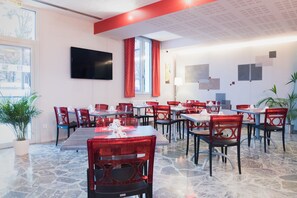 Daily buffet breakfast (EUR 11.90 per person)