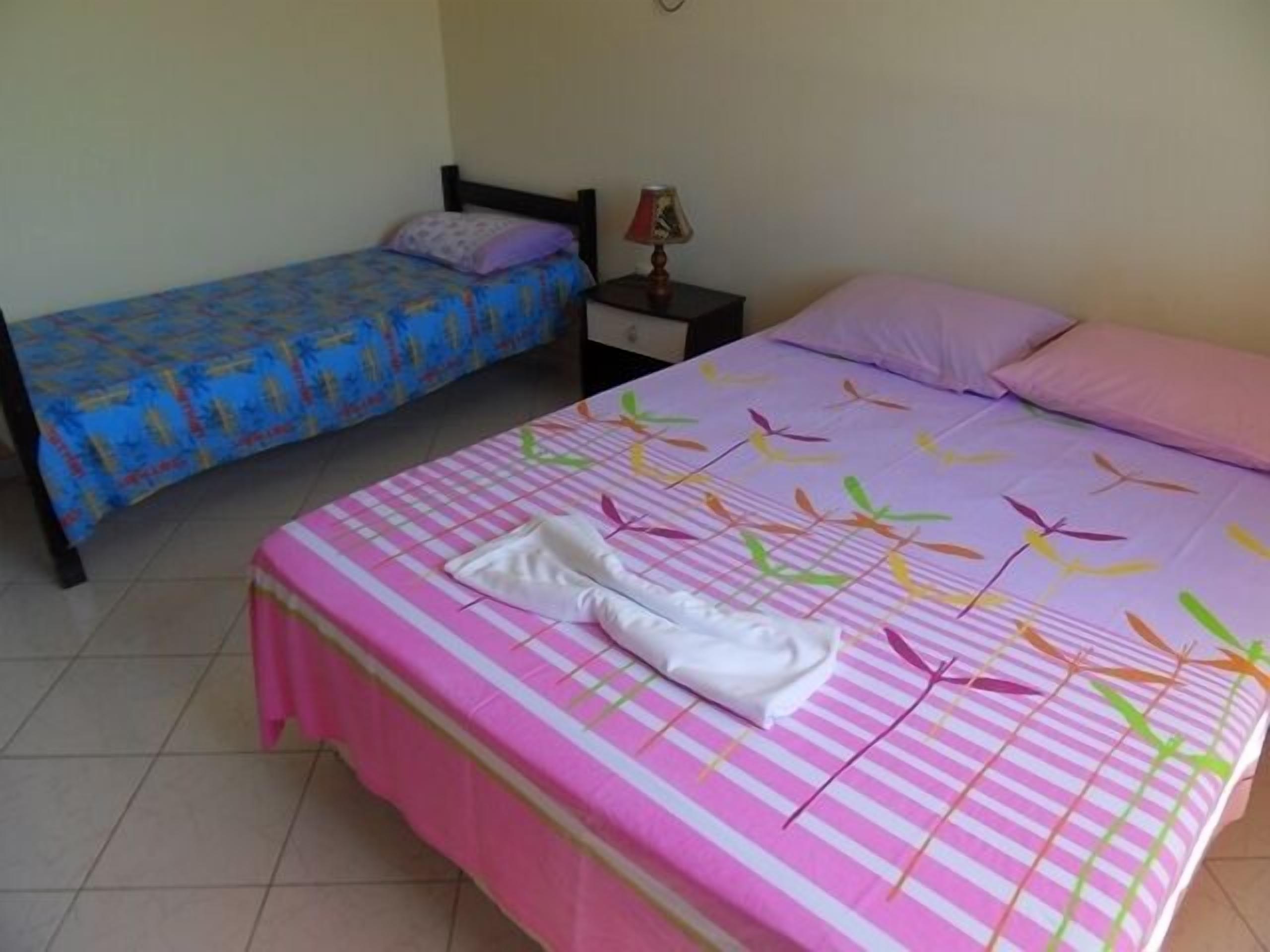 2 bedrooms, Frette Italian sheets, premium bedding, blackout curtains