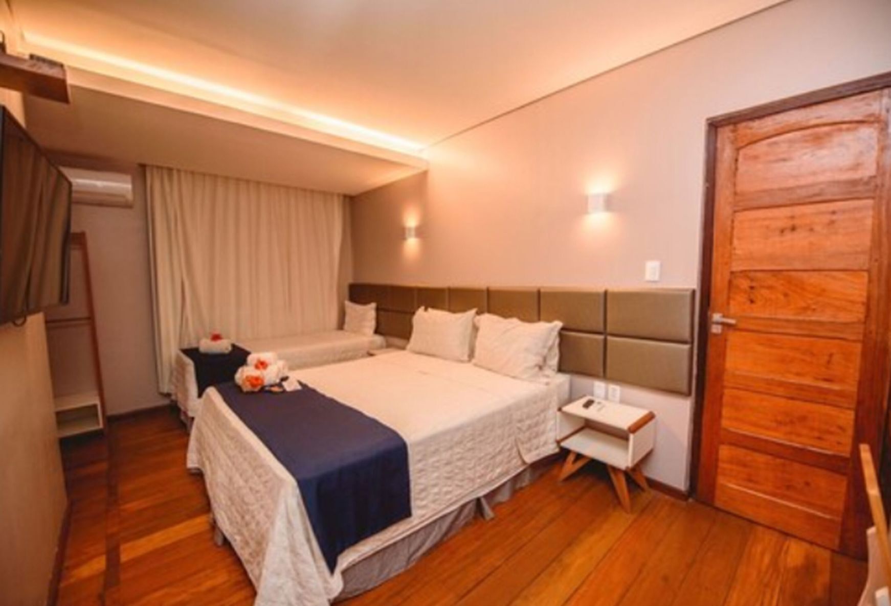 Minibar, free WiFi