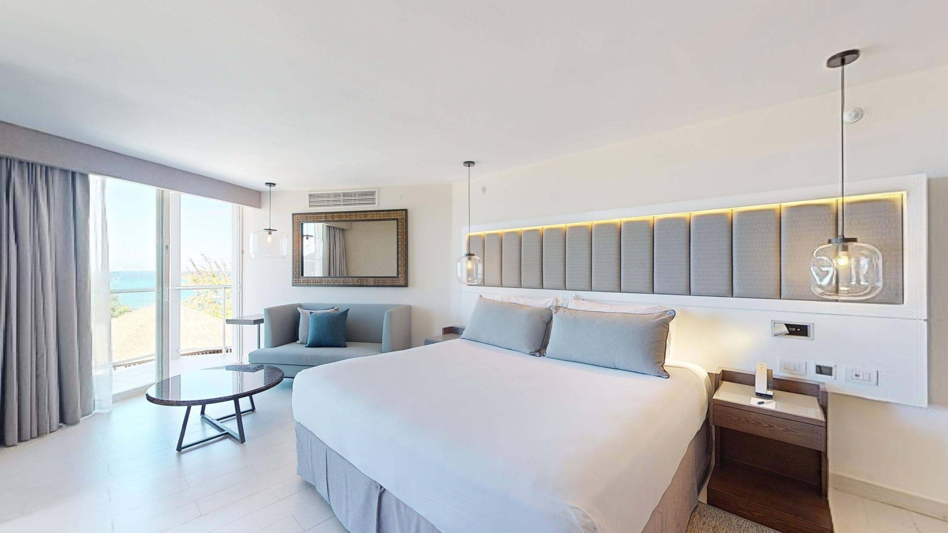 Luxury Junior Suite Ocean Corner View Diamond Club | Premium bedding, pillowtop beds, free minibar, in-room safe