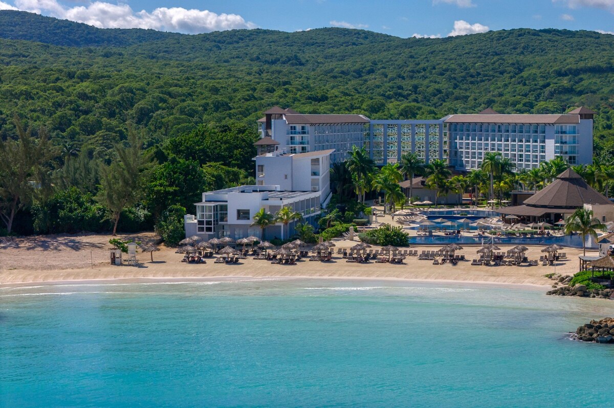 On the beach, white sand, free beach cabanas, sun loungers