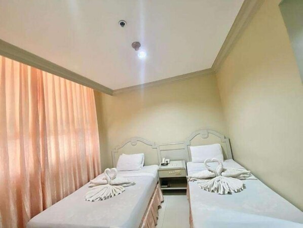 Colchones con pillow-top, minibar y caja de seguridad en la habitación