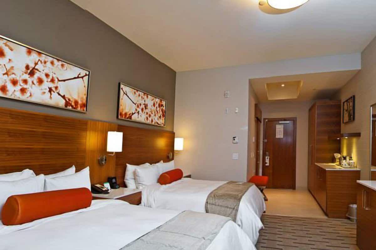 高級寢具、房內夾萬、書桌、手提電腦工作空間