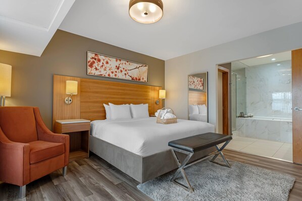 Suite, 1 King Bed, Non Smoking | Premium bedding, in-room safe, desk, laptop workspace - Radisson Hotel & Conference Centre Calgary Airport (Calgary)