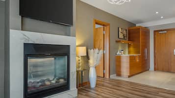 Suite, 1 King Bed, Non Smoking | Premium bedding, in-room safe, desk, laptop workspace