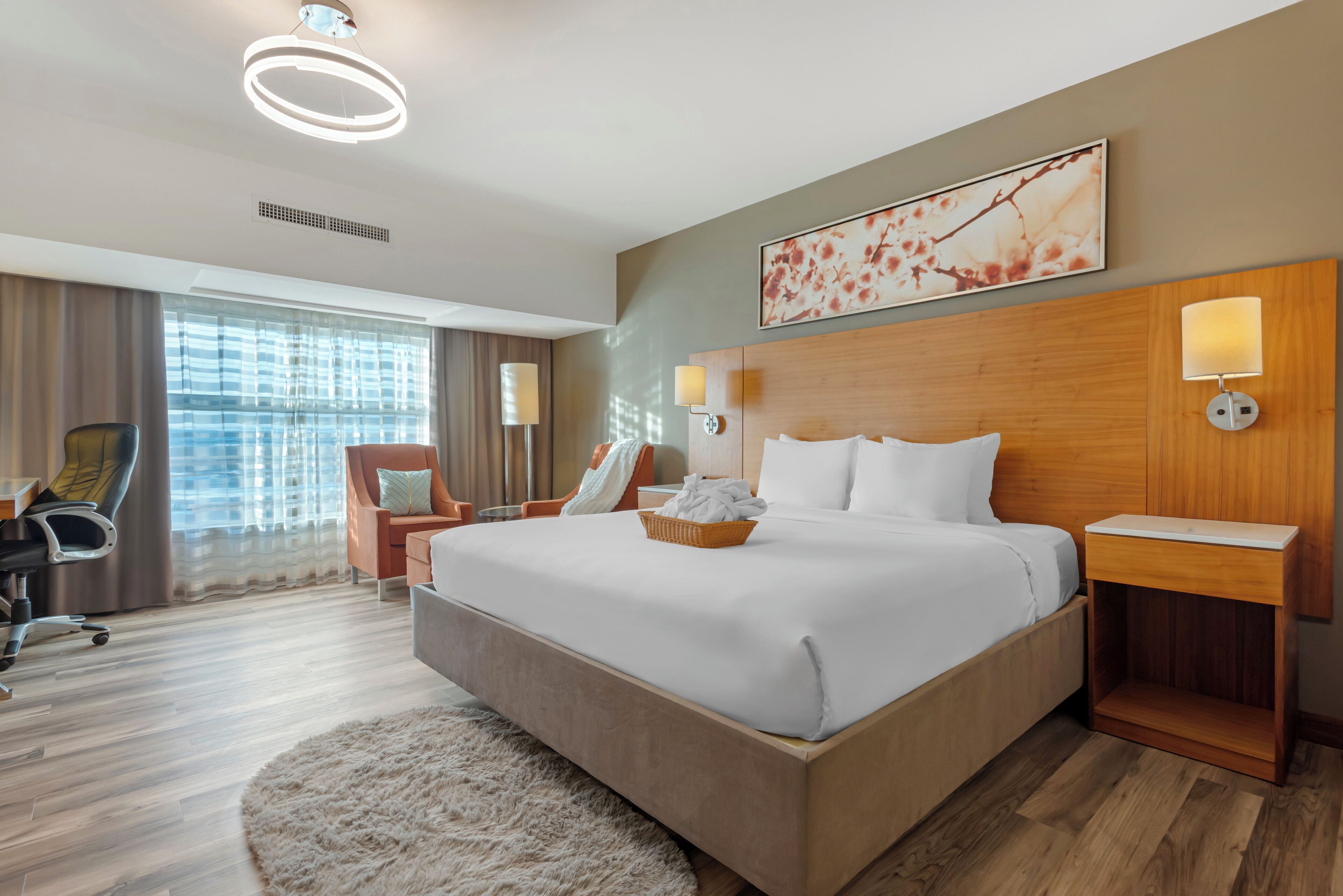 Suite, 1 kingsize bed, niet-roken | Luxe beddengoed, een kluis op de kamer, een bureau, een laptopwerkplek