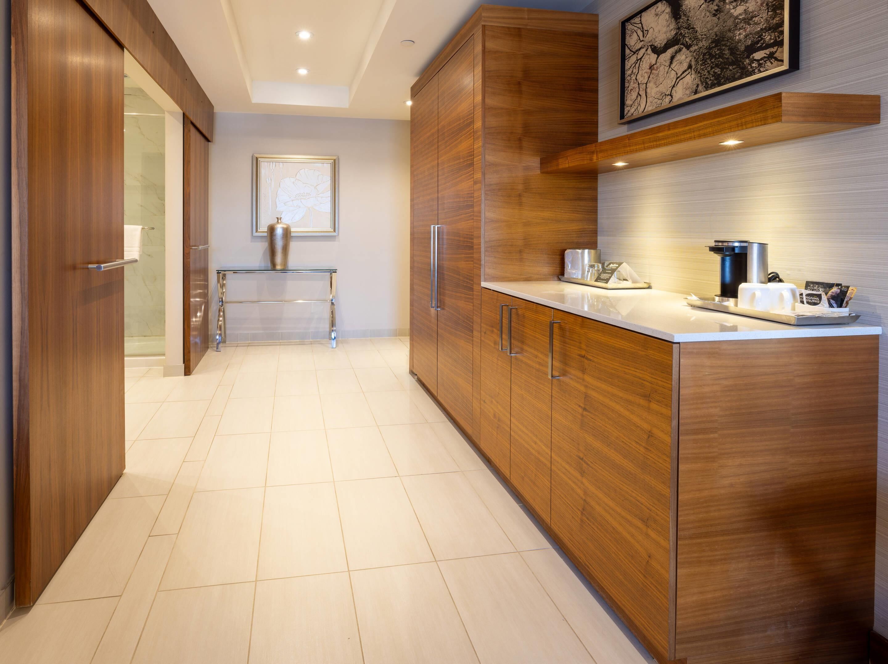 1 bedroom, premium bedding, in-room safe, desk