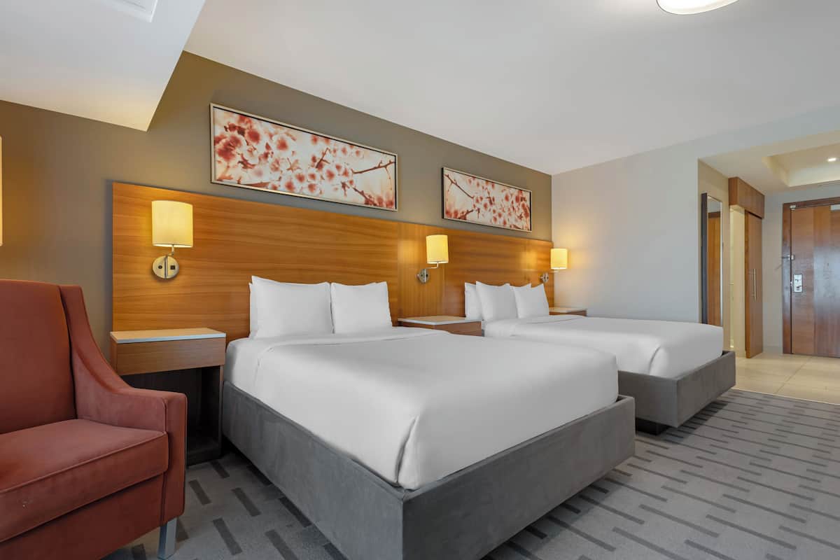 Kamer, 2 queensize bedden, niet-roken | Luxe beddengoed, een kluis op de kamer, een bureau, een laptopwerkplek