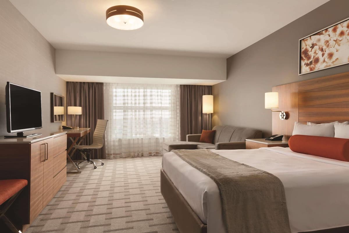 1 bedroom, premium bedding, in-room safe, desk