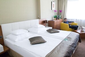 Minibar, Zimmersafe, Internetzugang, Wecker