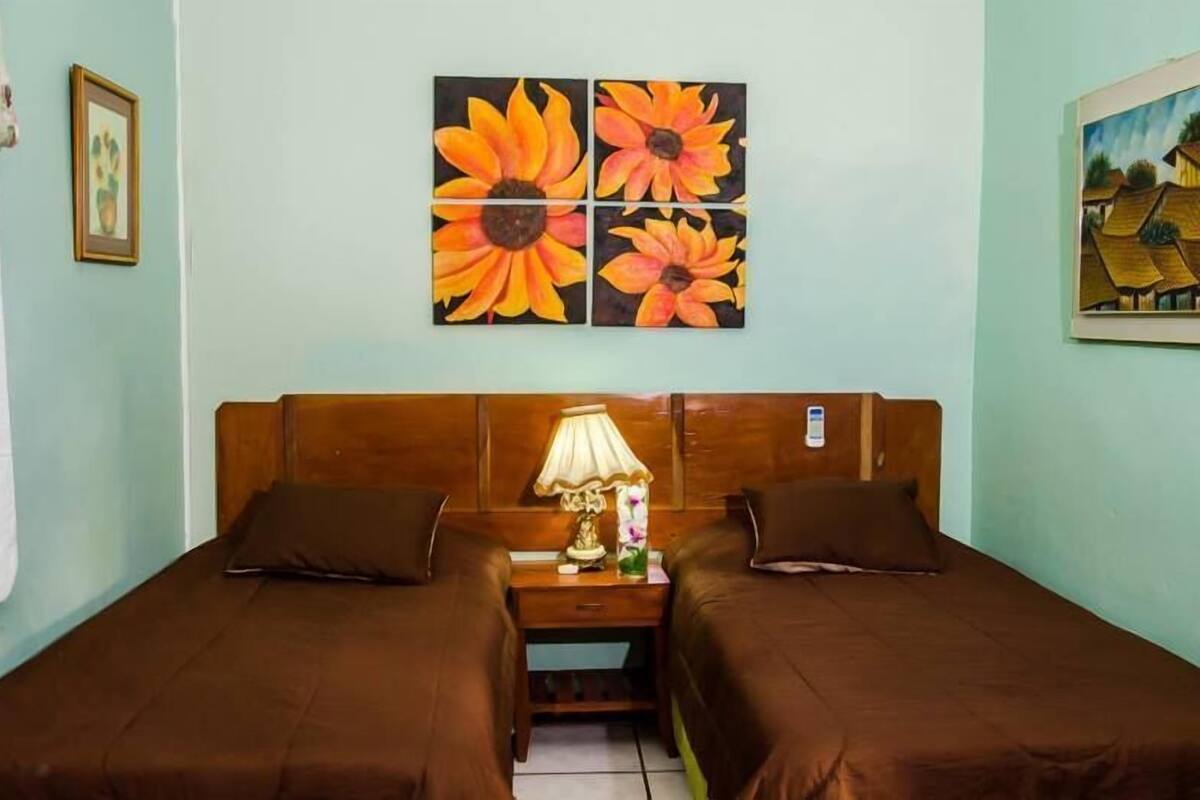 Habitación doble | Ropa de cama de alta calidad, camas supletorias, wifi gratis