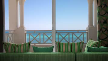 1 sovrum, minibar, vÀrdeförvaringsskÄp pÄ rummet och skrivbord