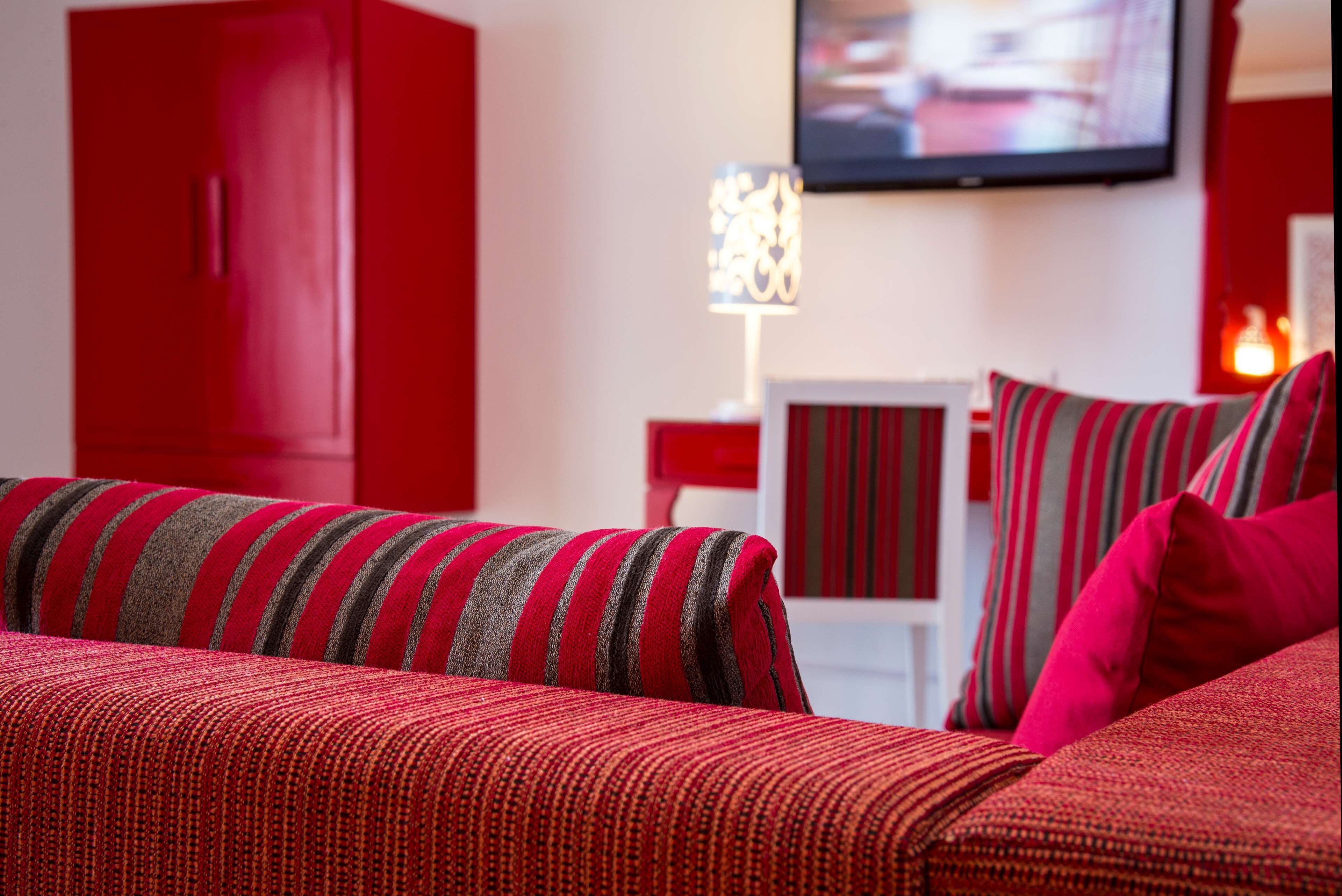 junior suite, balcony | 1 bedroom, minibar, in-room safe, desk